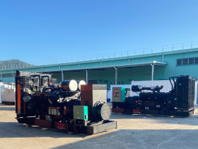 Comment associer des groupes électrogènes à des onduleurs